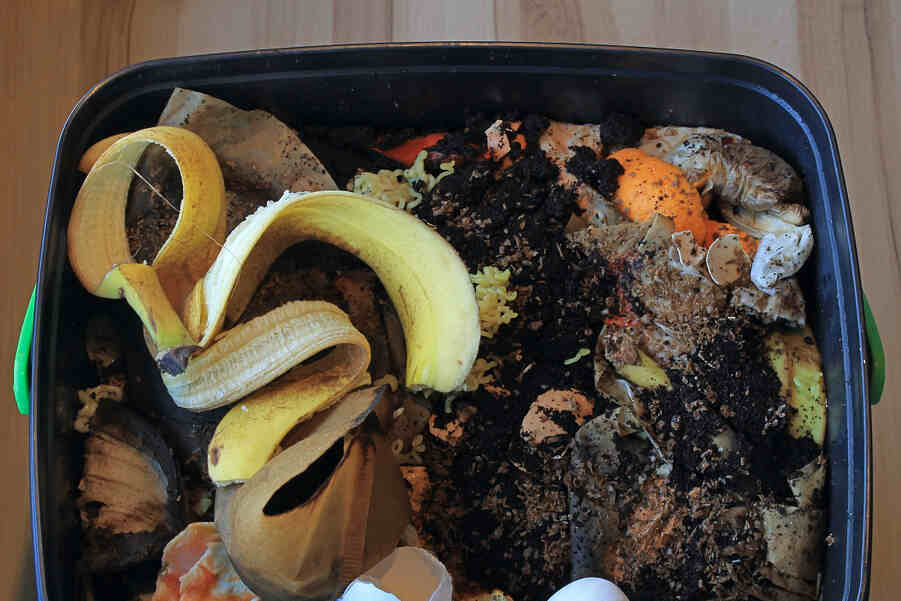 http://www.biome.com.au/cdn/shop/articles/How-to-do-bokashi-composting-answers-to-your-most-frequently-asked-questions_d105fd42-db49-48f9-a34a-5c664a32d768.jpg?v=1660708701